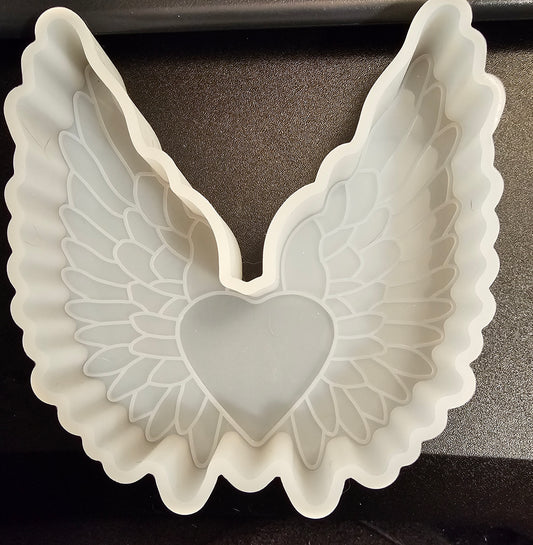 Angel wings with heart